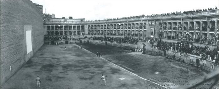 Il monumentale sferisterio di Macerata, inaugurato nel 1829, attualmente viene utilizzato per la rappresentazione di opere liriche