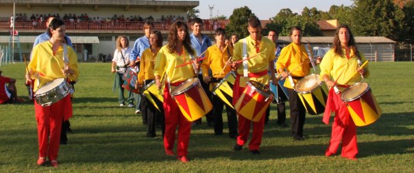 Gruppo sbandieratori e tamburini delle contrade di Chiusi Scalo